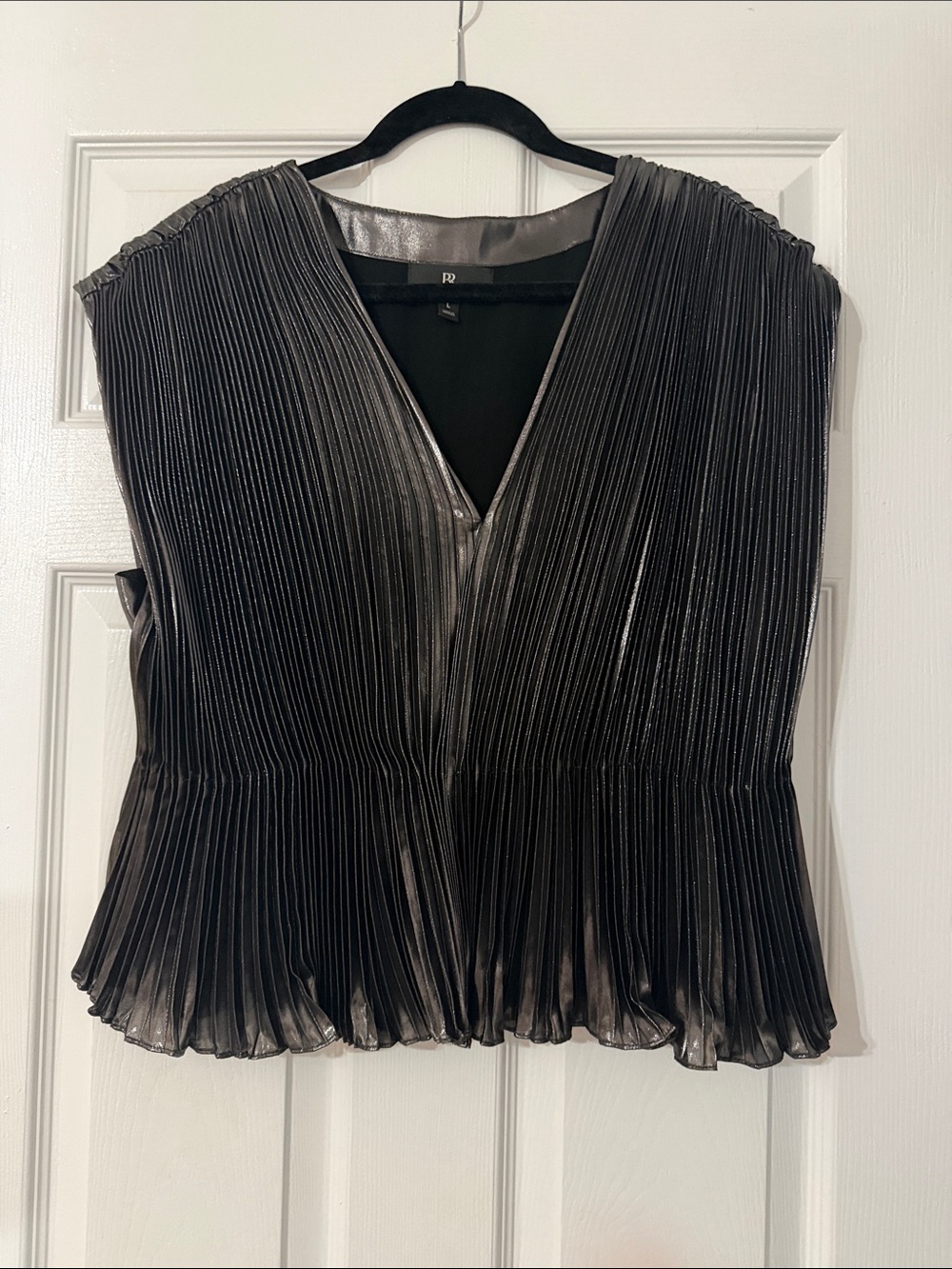 Banana Republic Metallic Black Pleated V-Neck Sleeveless Blouse